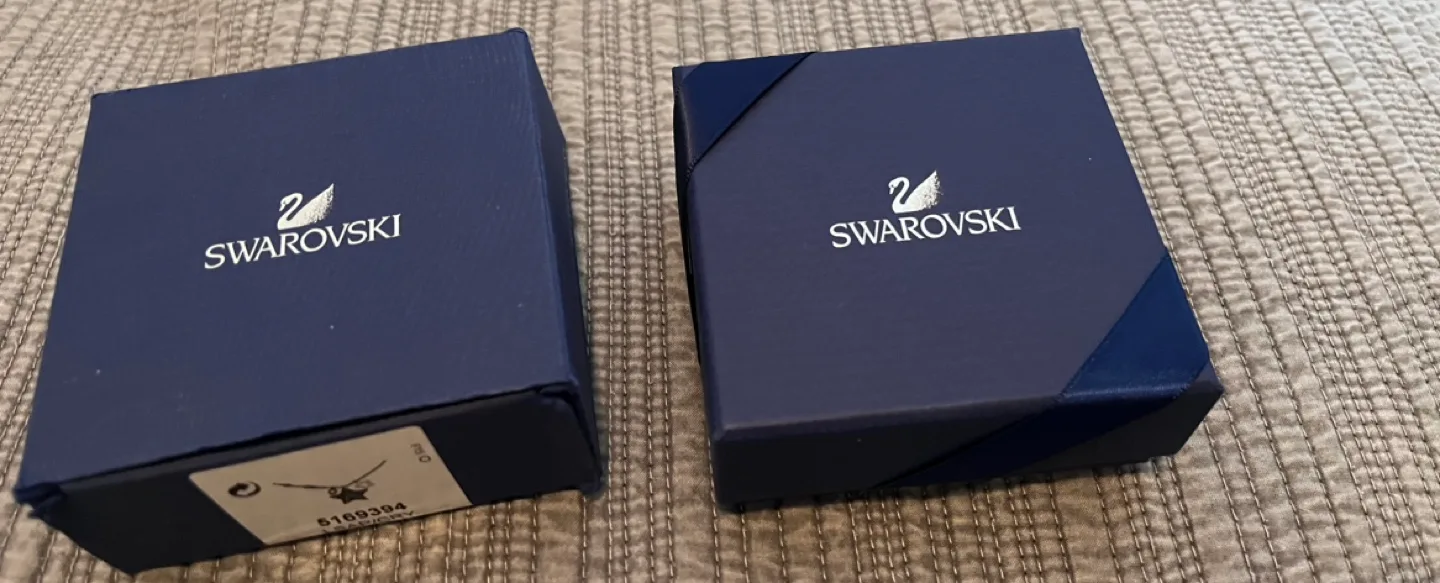 Limited Edition Swarovski Star Pendant Necklace - NEVER USED image indicator(2)