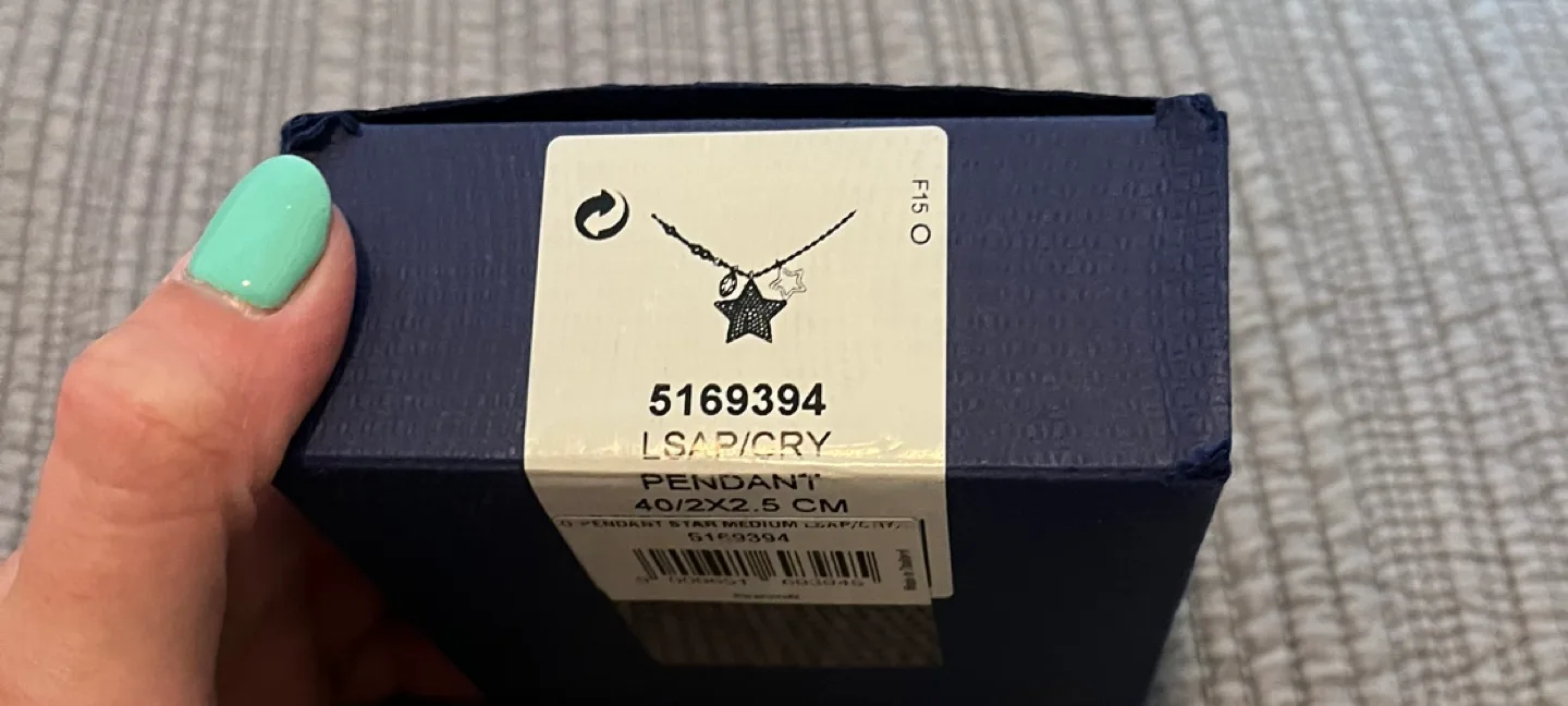 Limited Edition Swarovski Star Pendant Necklace - NEVER USED image indicator(3)