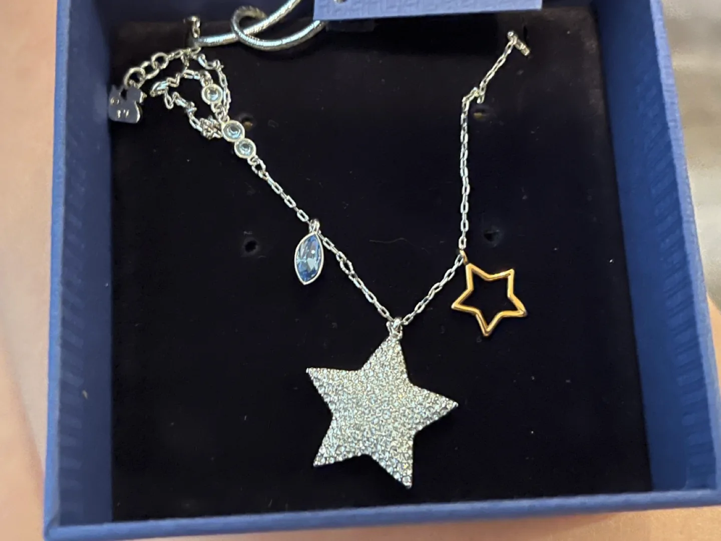 Limited Edition Swarovski Star Pendant Necklace - NEVER USED image indicator(5)