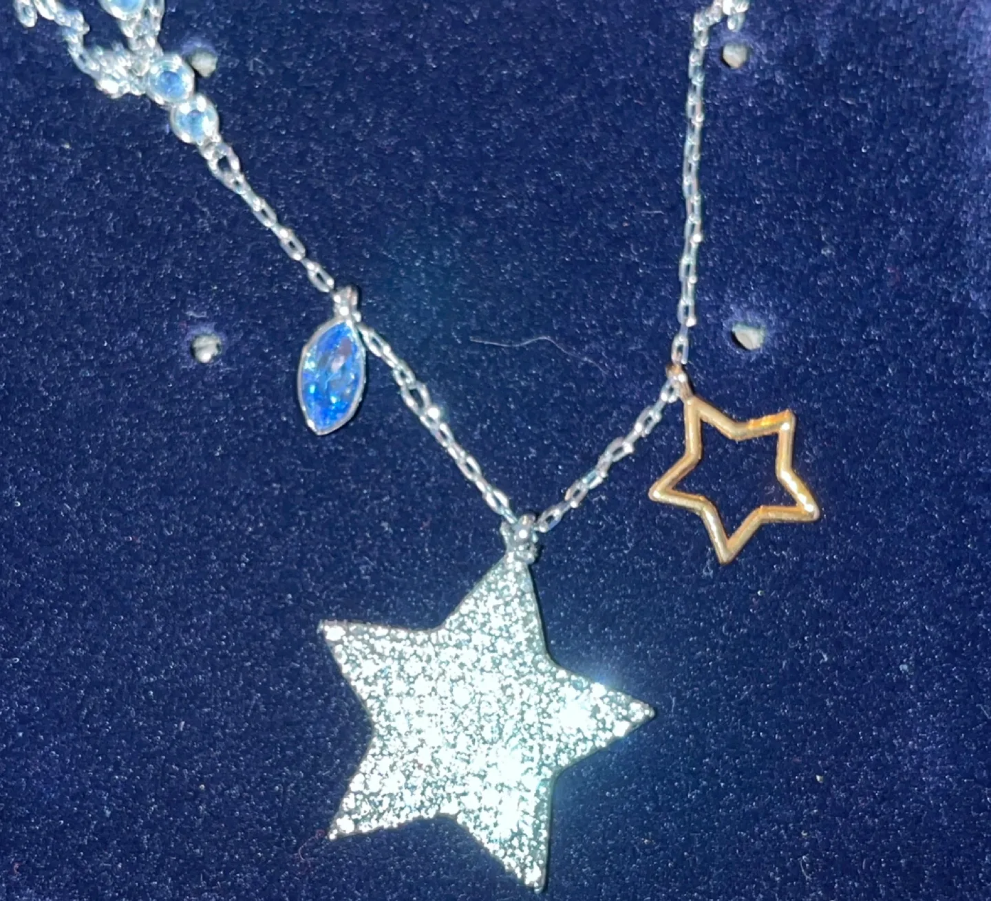 Limited Edition Swarovski Star Pendant Necklace - NEVER USED image indicator(7)