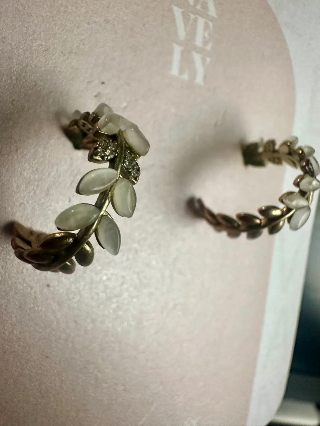 Gold Leaf Earrings image indicator(4)