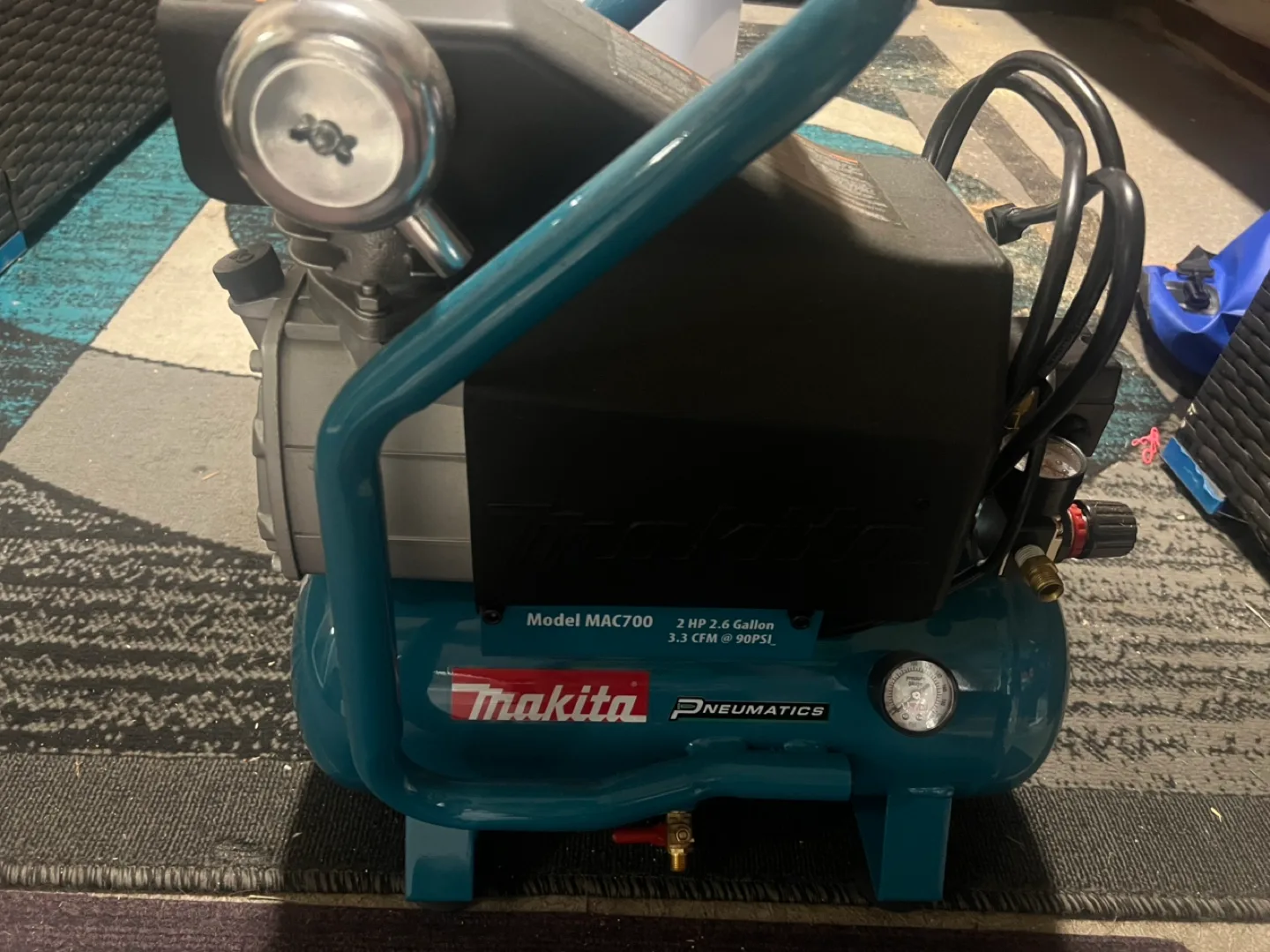 Makita MAC700 2.6 Gallon Air Compressor thumbnail