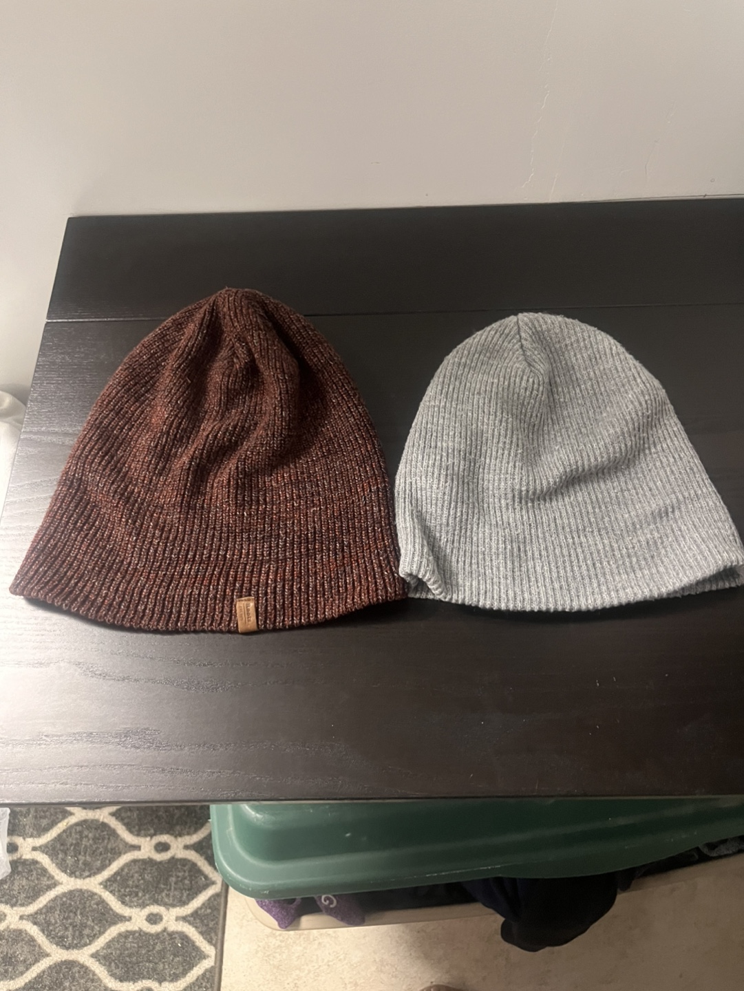 2 Beanies - roots & bogo