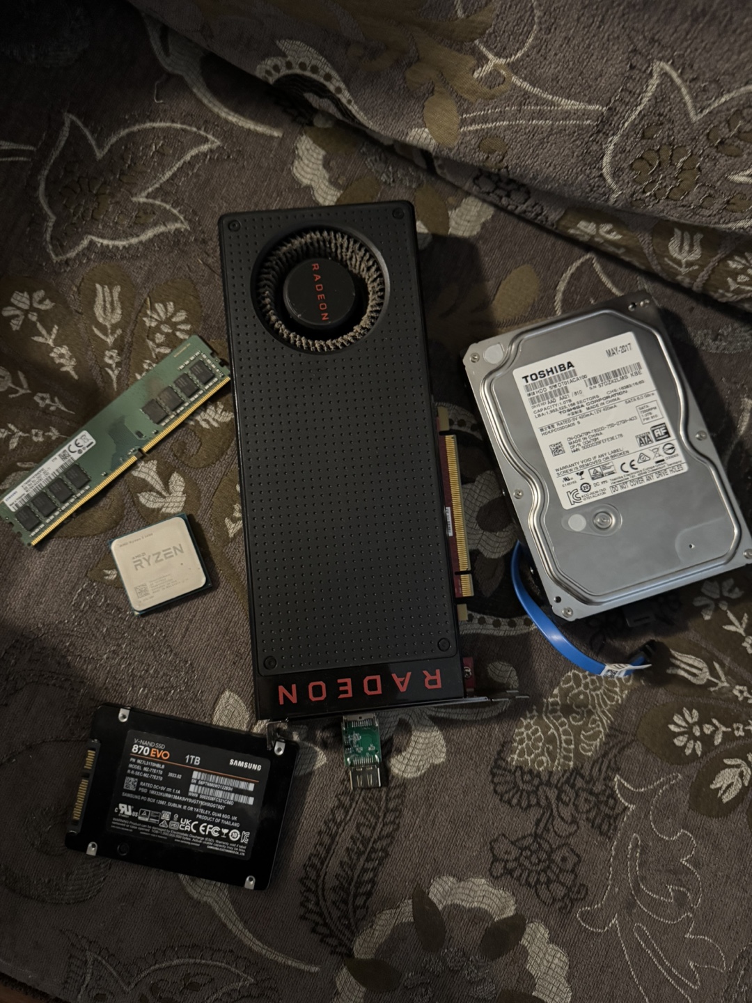 Dell Desktop Computer - Ryzen, Radeon Graphics