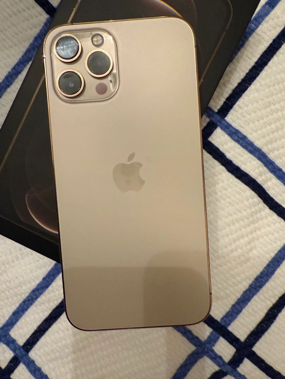 iPhone 12 Pro Max Gold 256GB image indicator(6)