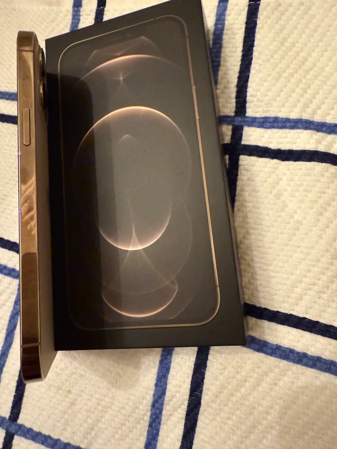 iPhone 12 Pro Max Gold 256GB image indicator(4)