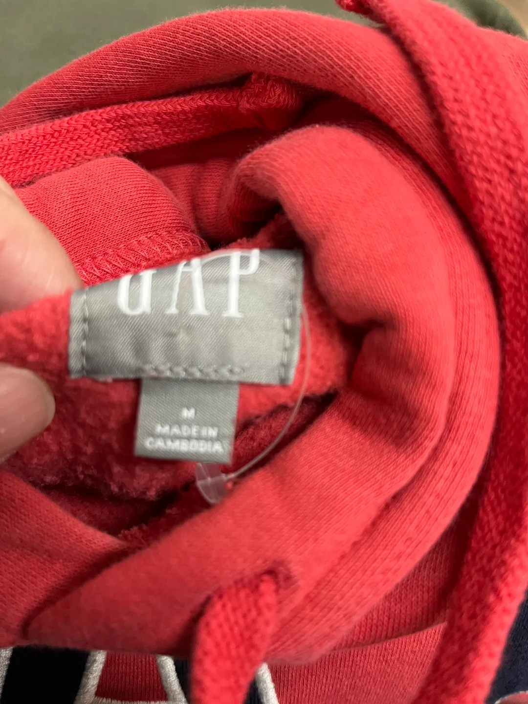 GAP Red Hoodie Size Medium image indicator(2)
