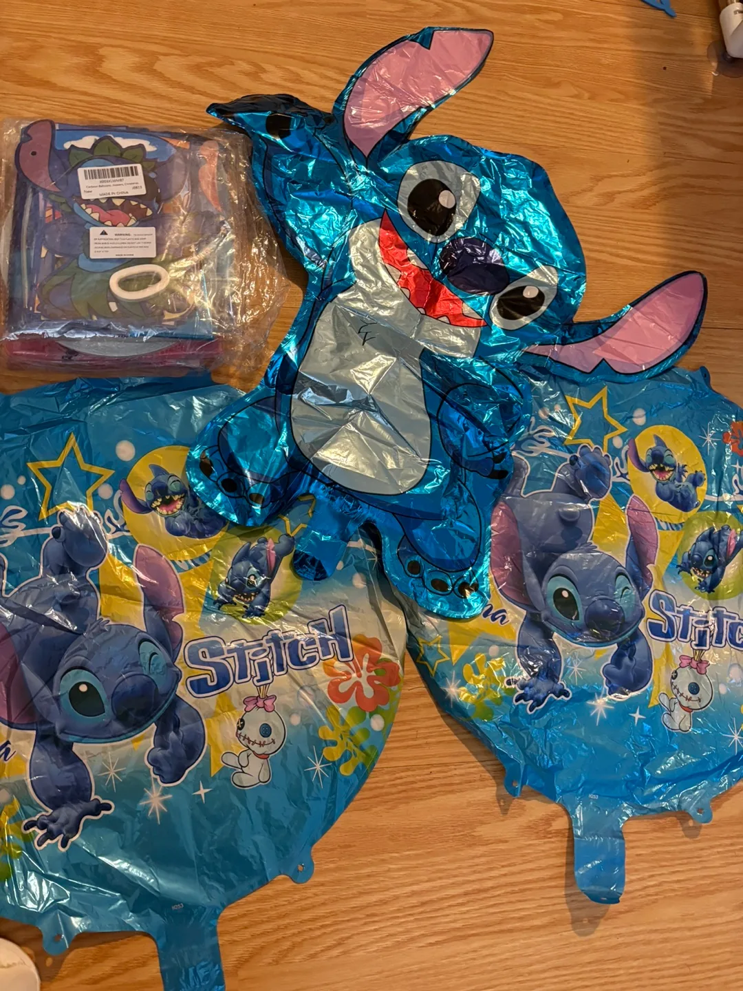 Lilo & Stitch Party Decorations image indicator(2)
