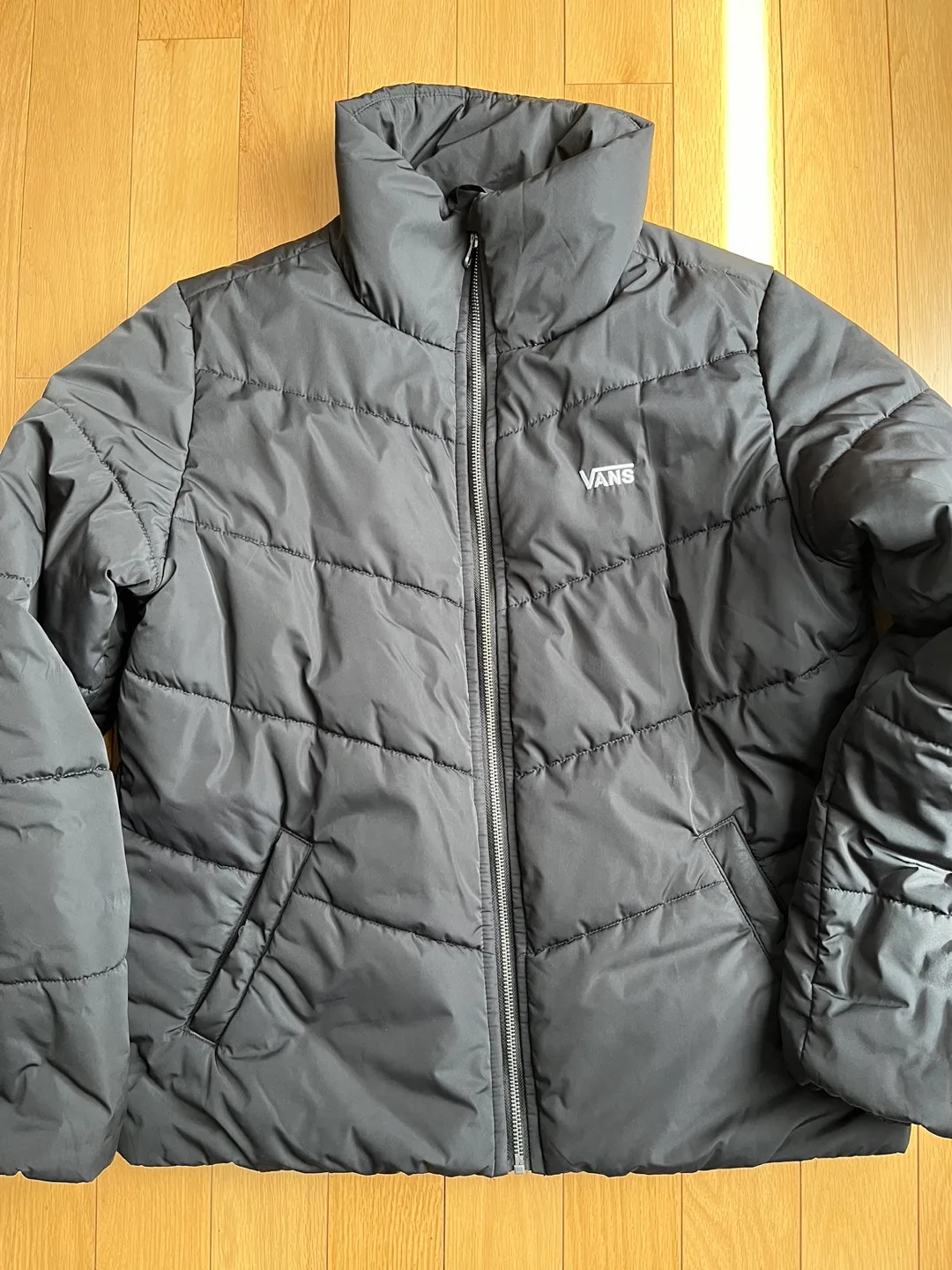 Vans Black Puffer Jacket - Size Medium image indicator(2)