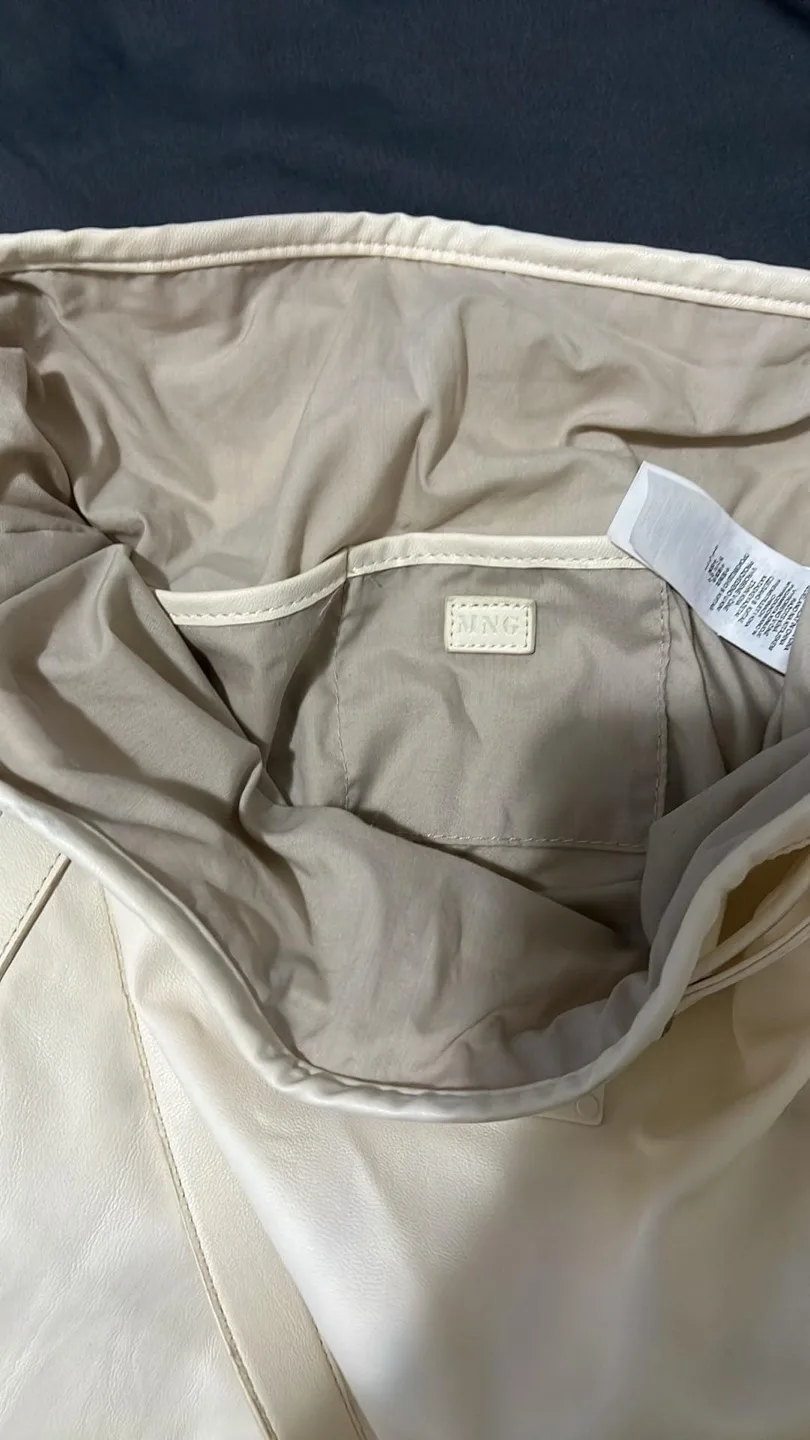 White Mango Drawstring Bag image indicator(4)