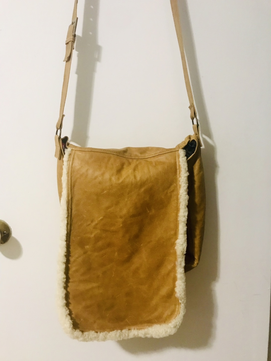 *New * Leather Messenger Bag