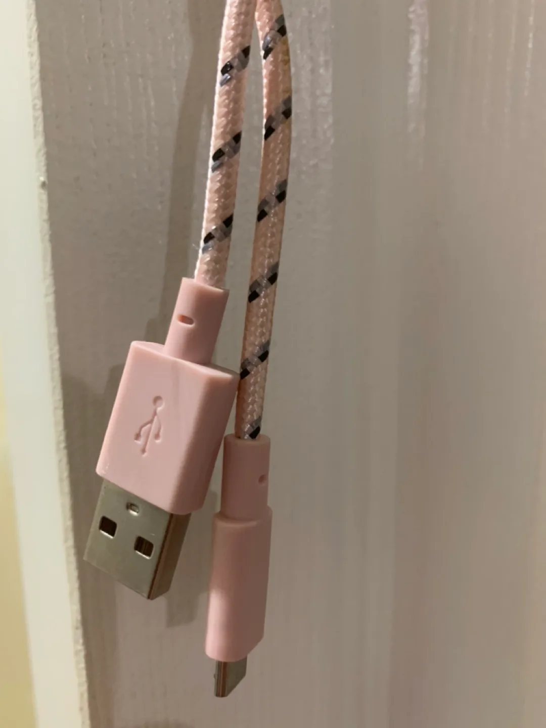 # freecykle —-Charging cable — pink image indicator(2)