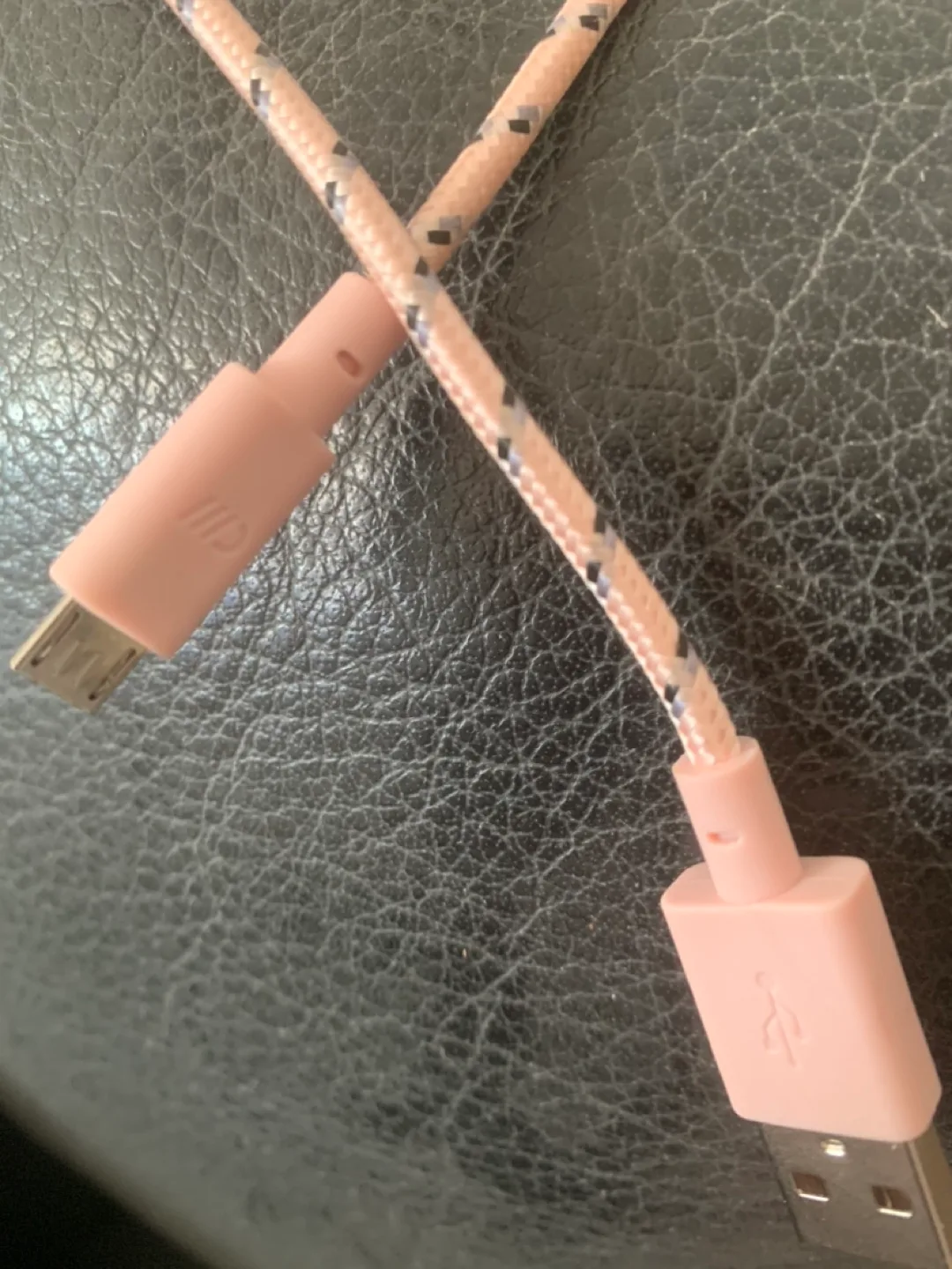 # freecykle —-Charging cable — pink image indicator(3)