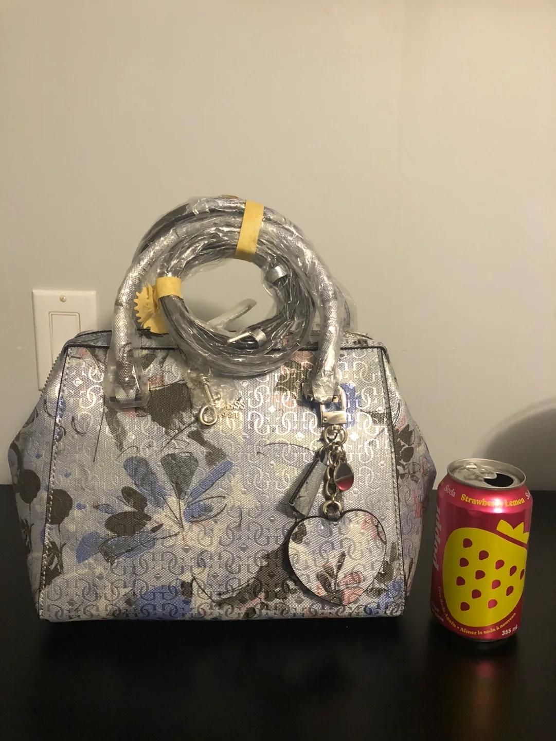 Guess Satchel image indicator(7)