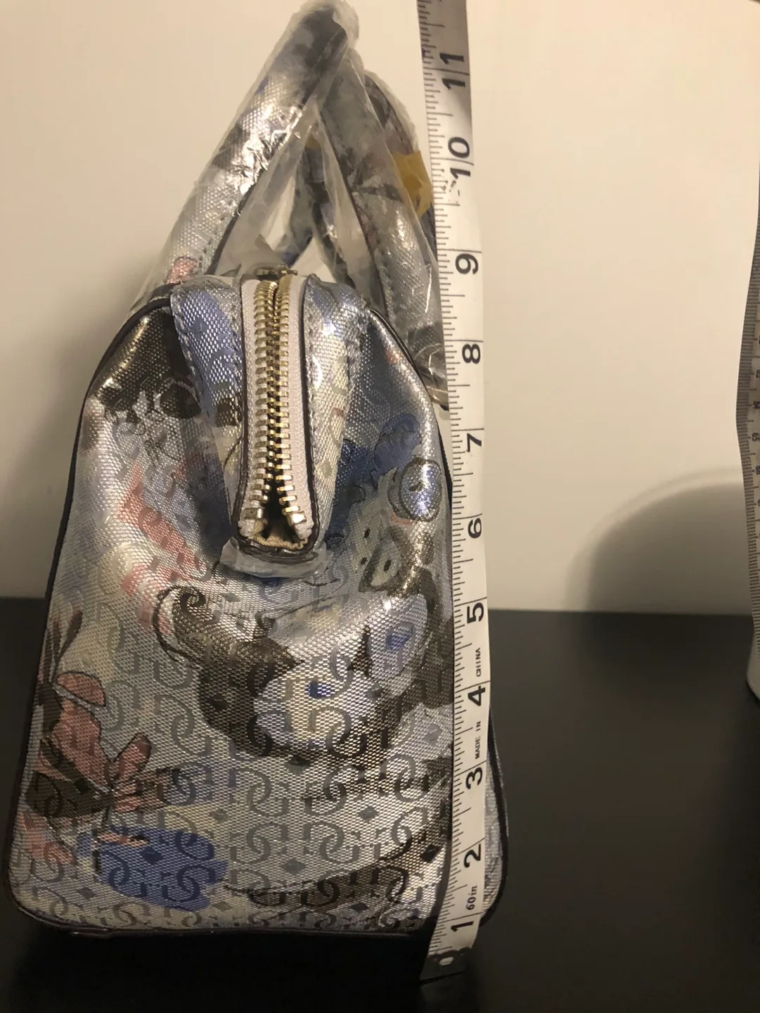 Guess Satchel image indicator(6)