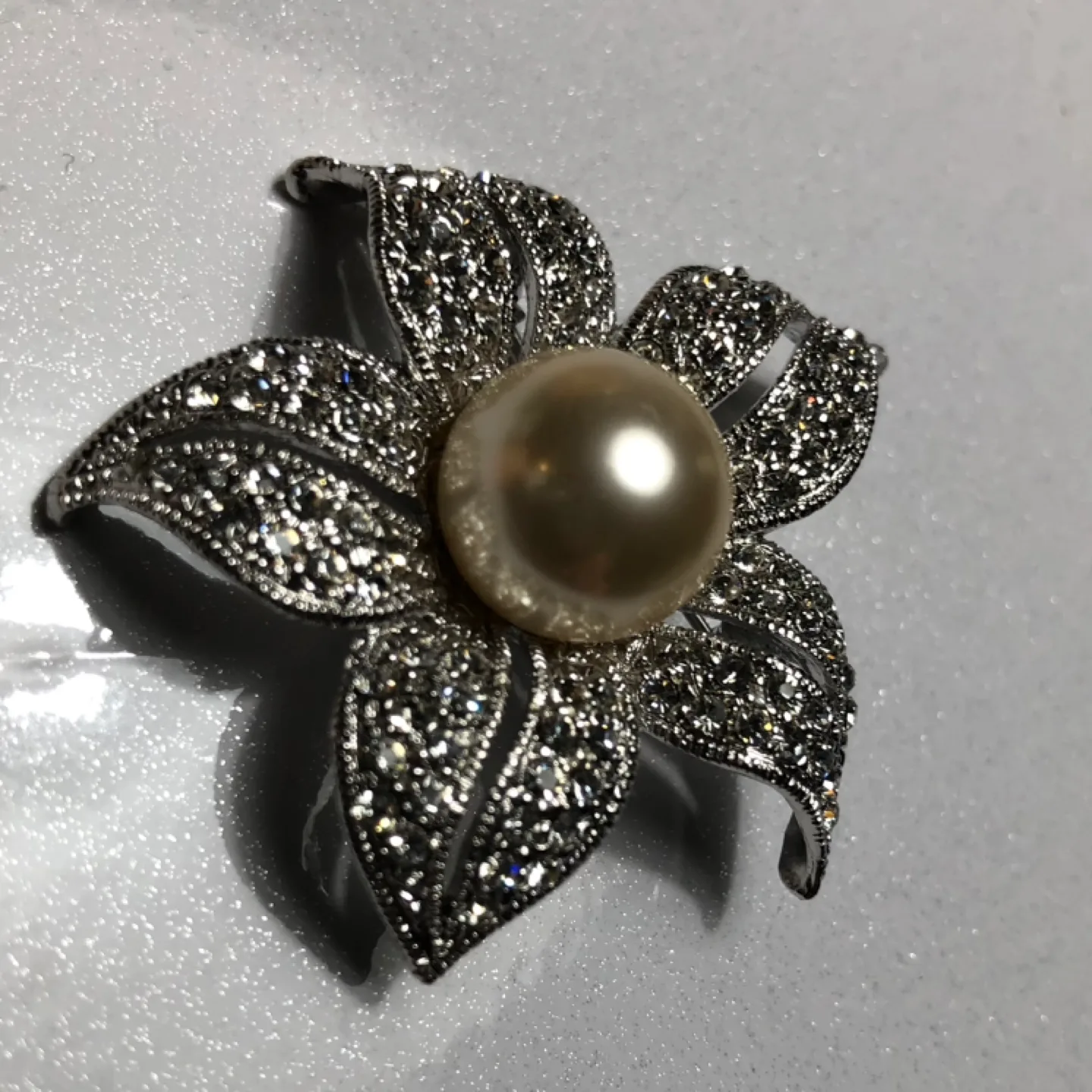 Vintage Silver Flower Brooch with Pearl image indicator(3)