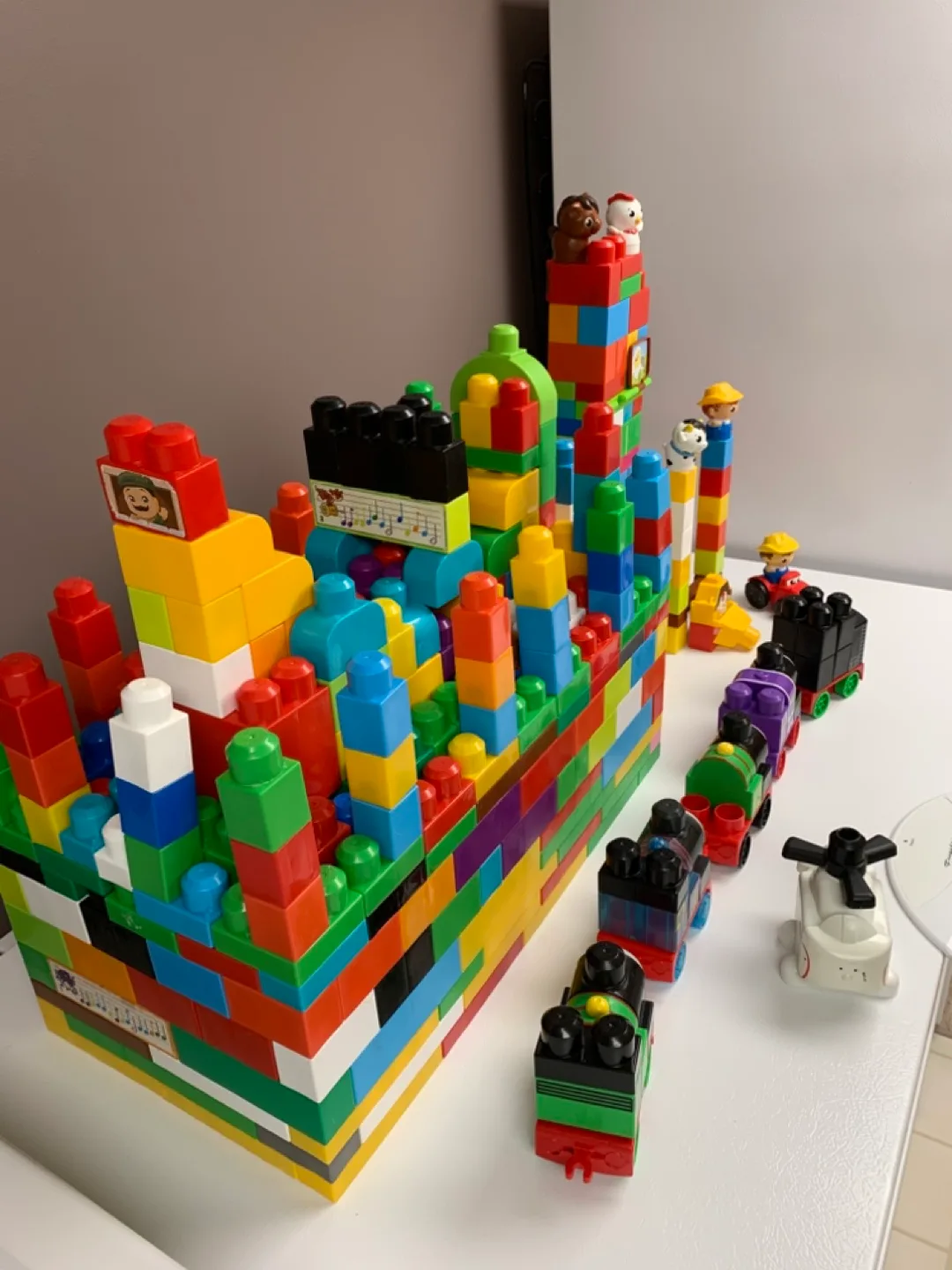 Thomas & Friends and Farm Building Blocks image indicator(2)