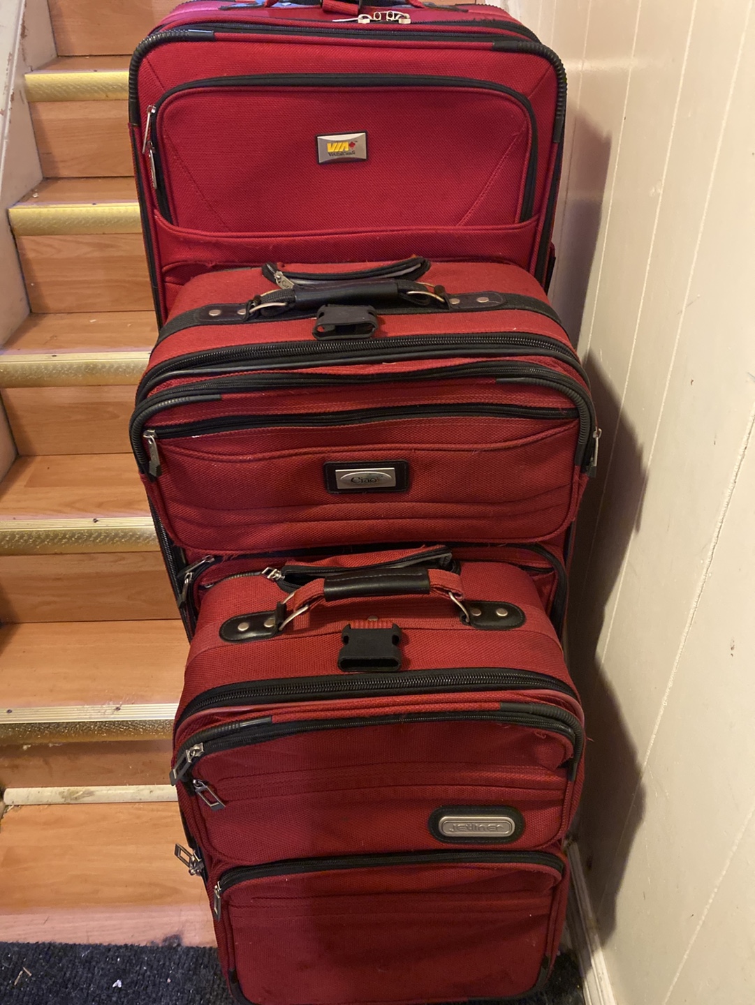 Set of 4 Red Suitcases