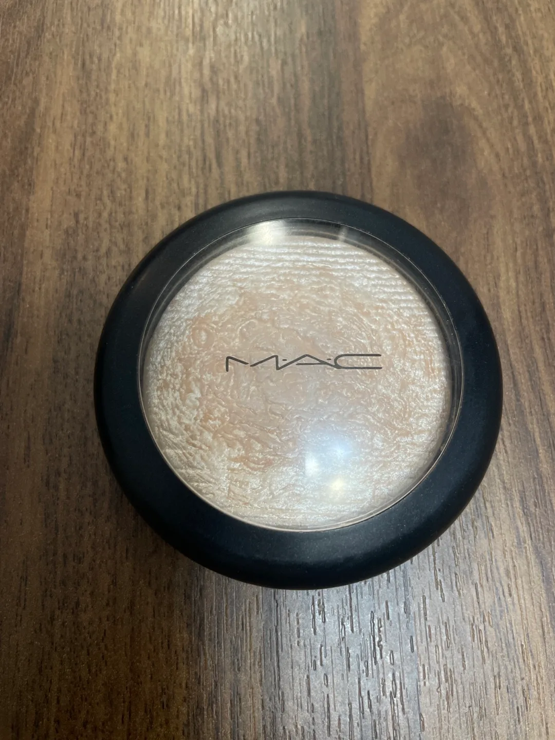 MAC Cosmetics Face Shimmer Highlighters image indicator(3)