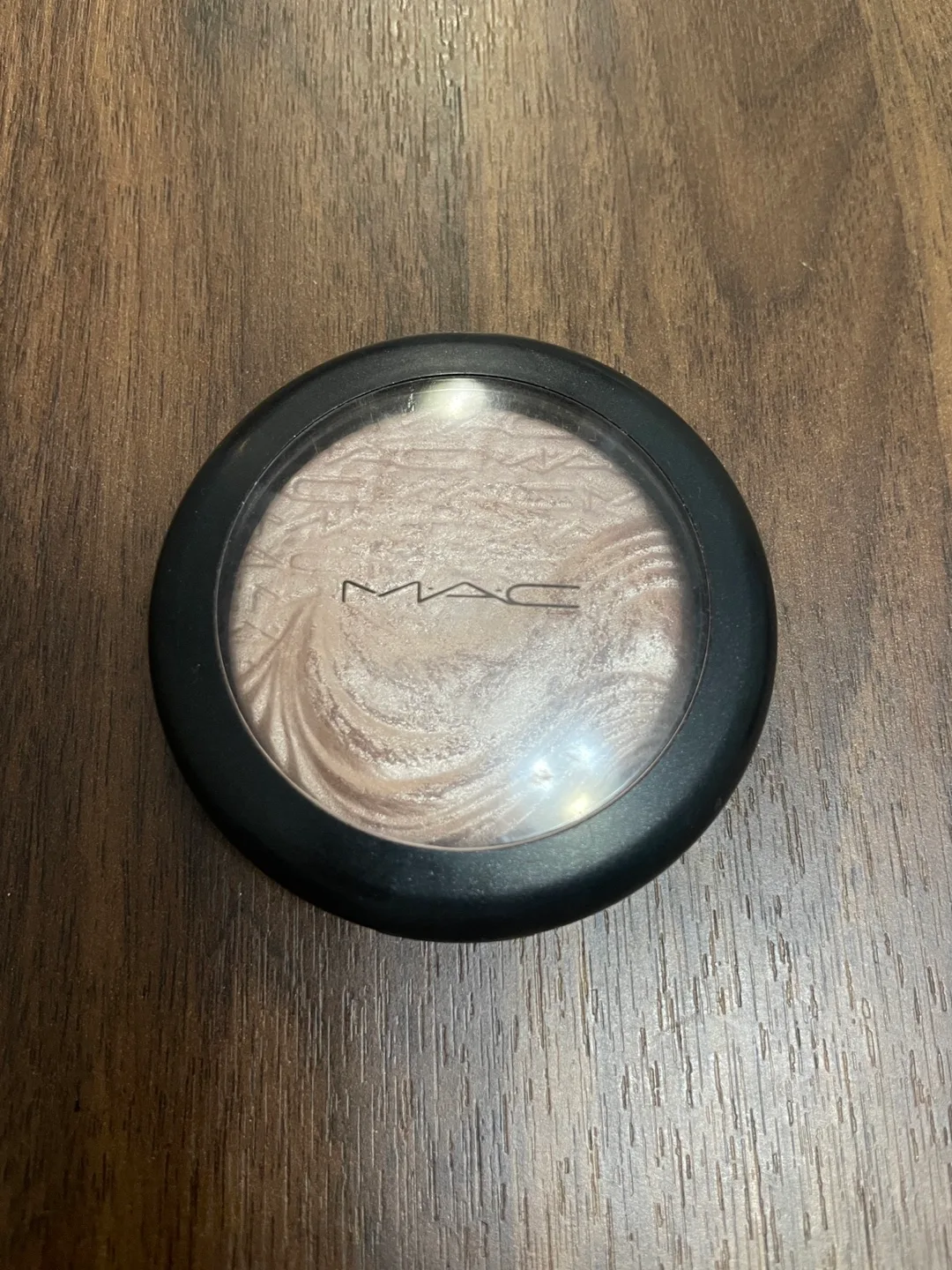 MAC Cosmetics Face Shimmer Highlighters image indicator(2)
