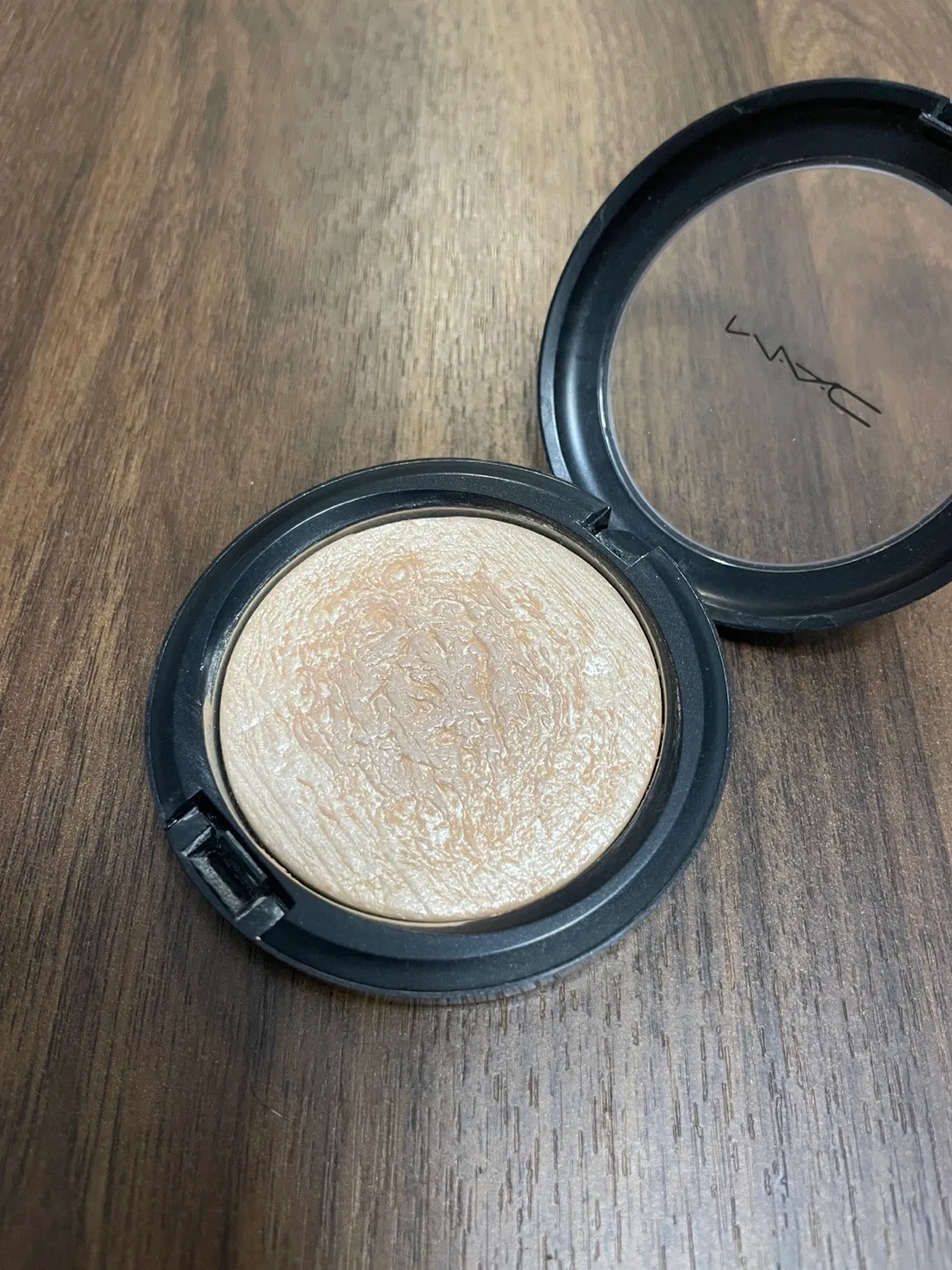 MAC Cosmetics Face Shimmer Highlighters image indicator(7)