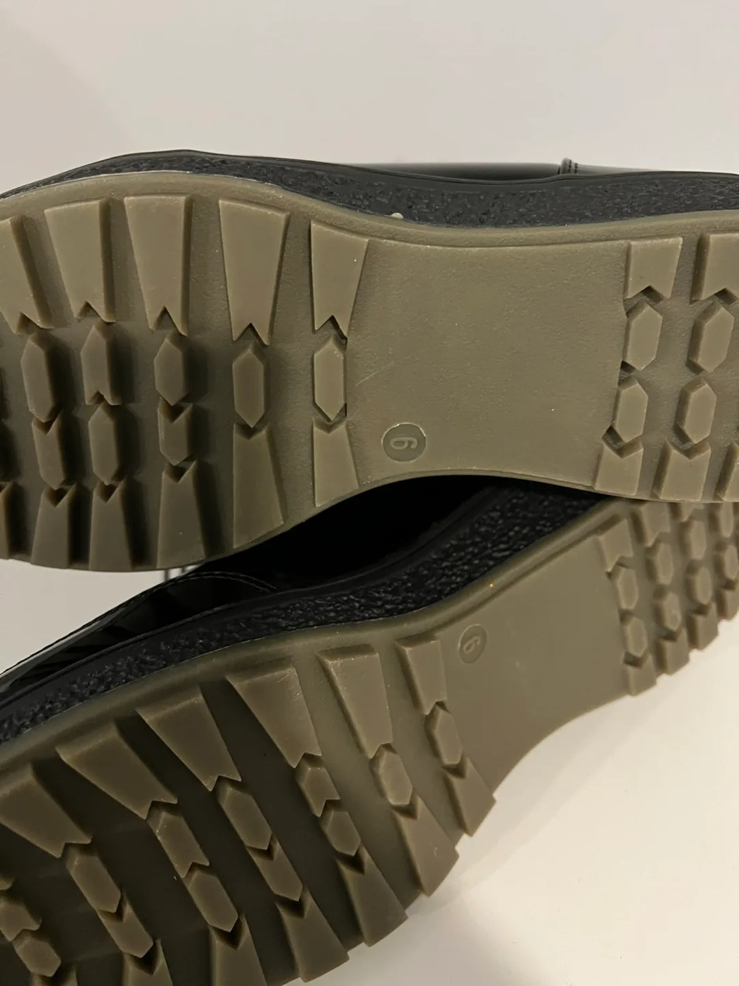 NWOT Aquatherm Women's Black Winter Boots image indicator(5)