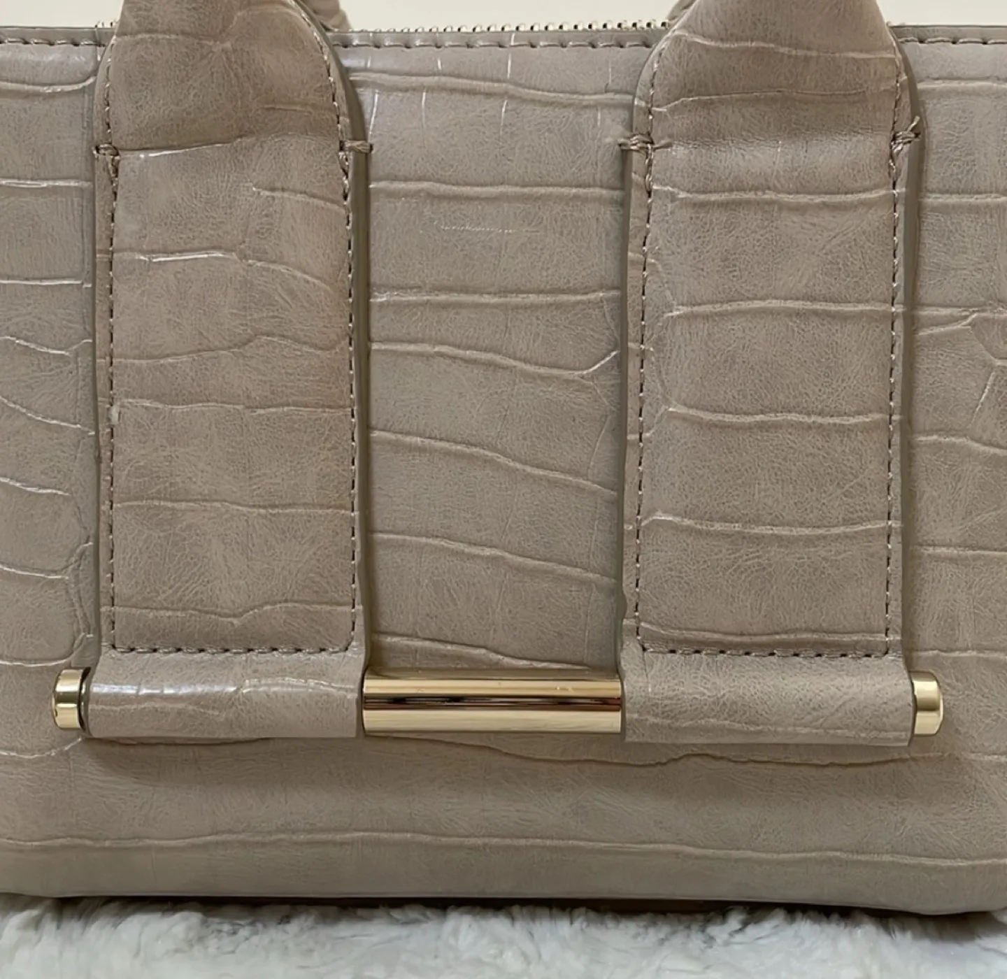 ZARA  Beige Crocodile-Embossed Handbag image indicator(3)