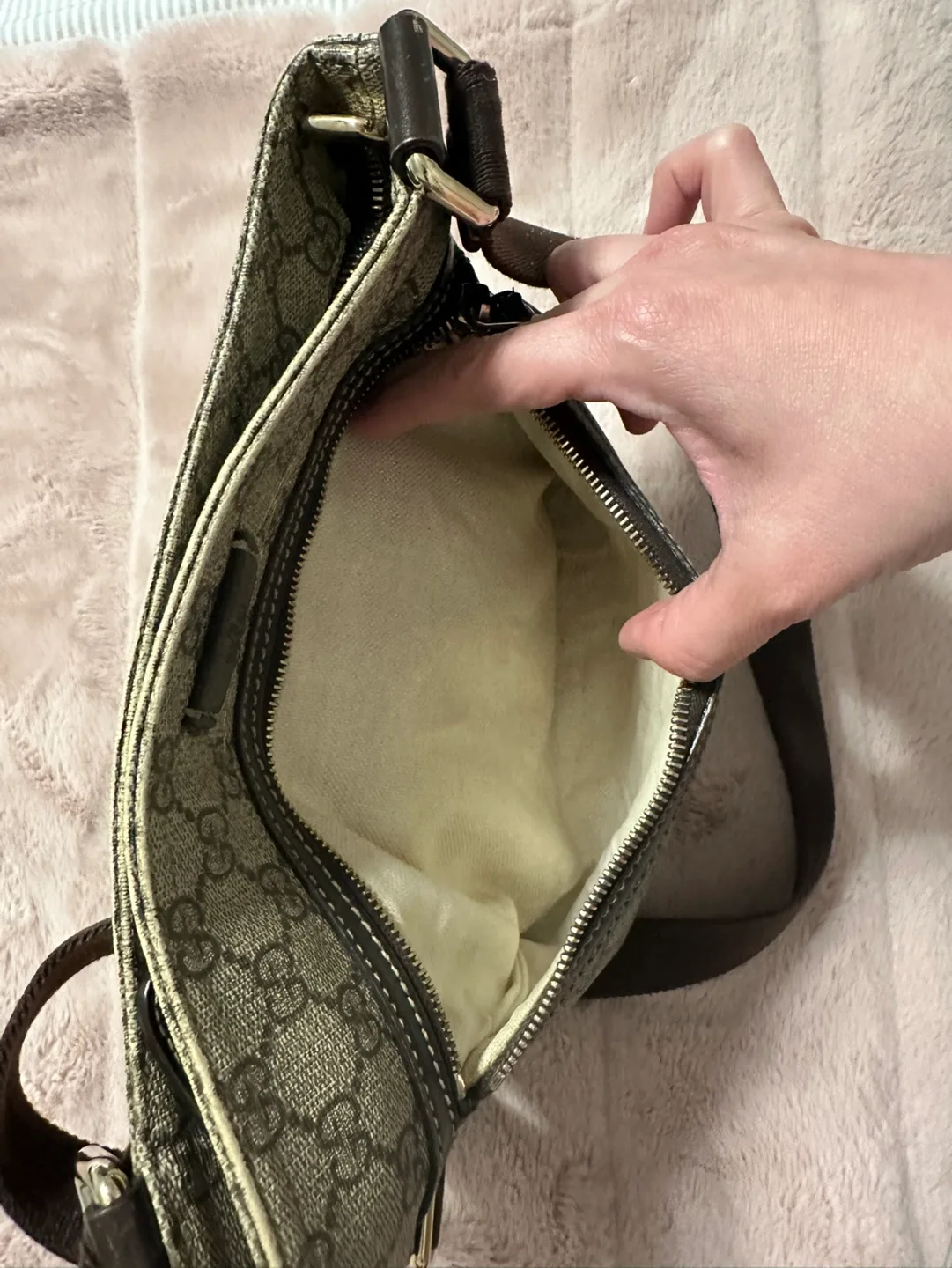 Authentic Gucci Messenger Bag with an Entrupy COA image indicator(4)