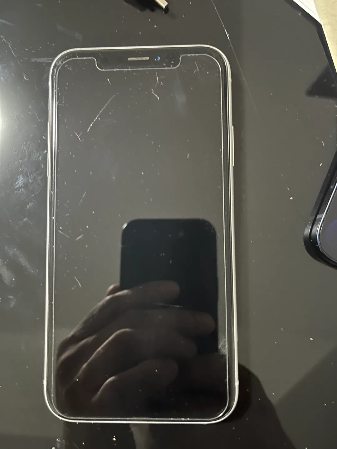 iPhone XR White 64GB image indicator(2)