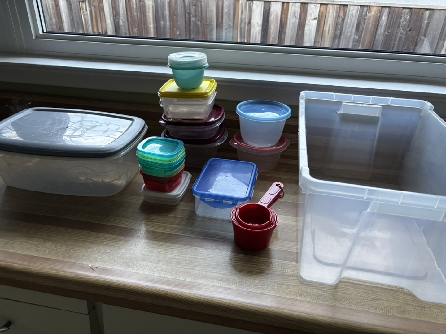 Mixed sizes of Plastic Containers