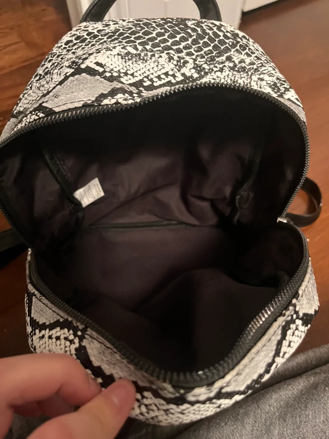 Black and White Snake Skin Backpack image indicator(3)