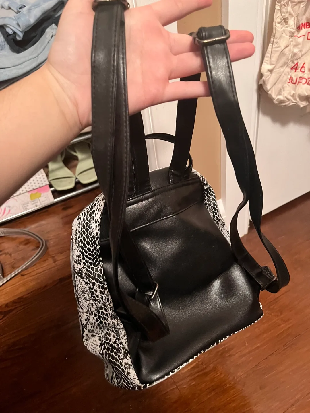 Black and White Snake Skin Backpack image indicator(2)