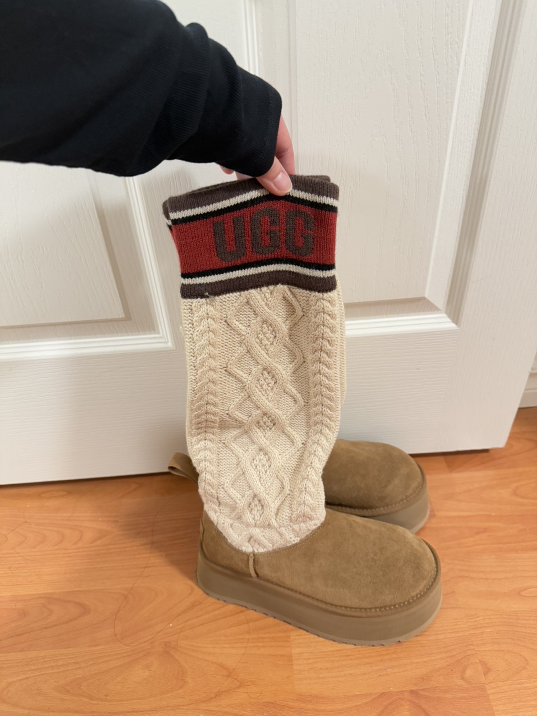 UGG Women's Tan Platform Sweater Boots Size 6 - photo 4