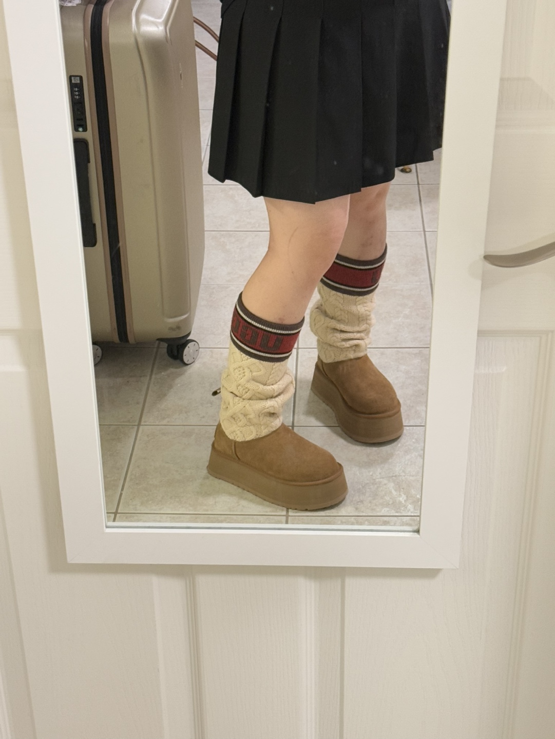 UGG Women's Tan Platform Sweater Boots Size 6 - photo 2