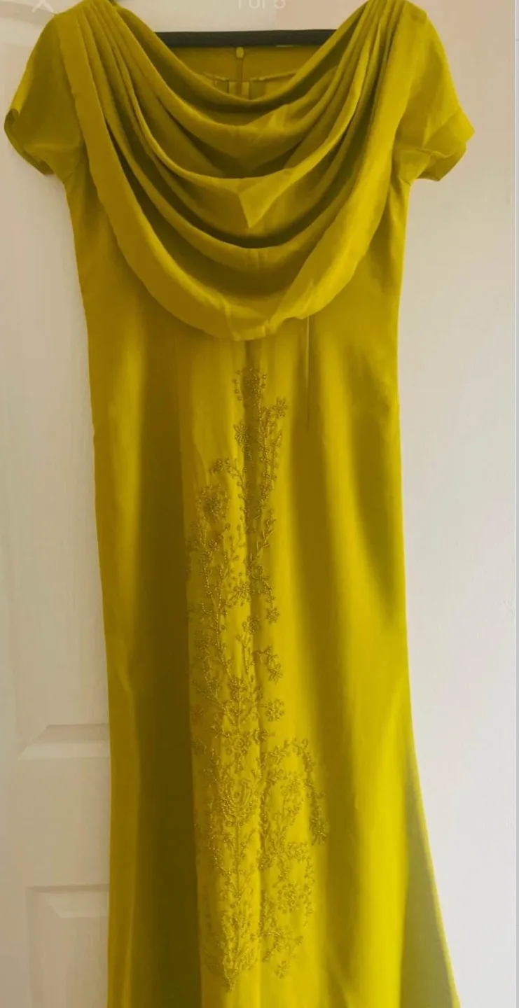 Beautiful Yellow Beaded Long Dress! Size M image indicator(4)