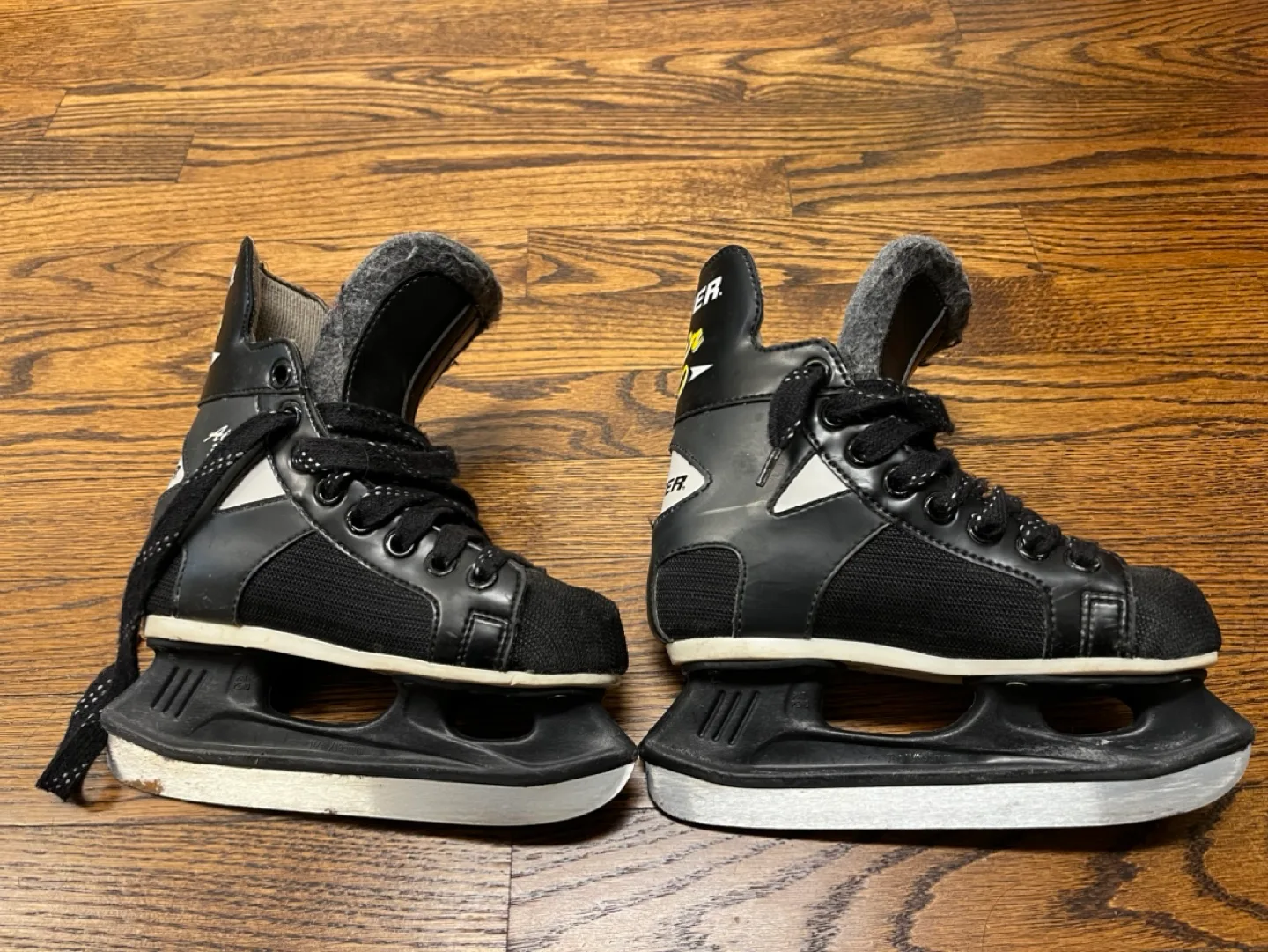 Bauer Air 30 Youth Hockey Skates Size 12D image indicator(3)