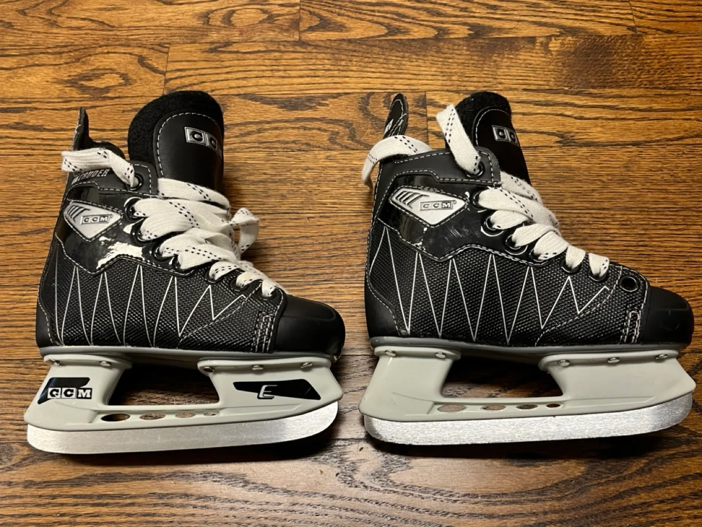 CCM Intruder Ice Hockey Youth Skates - Size J11 image indicator(4)