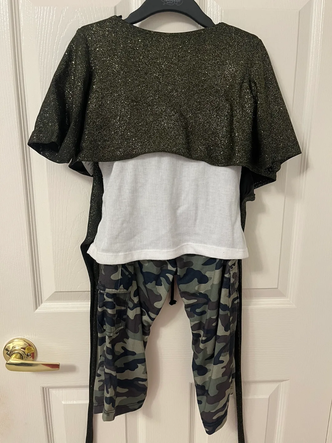 Girls' hip hop outfit image indicator(2)