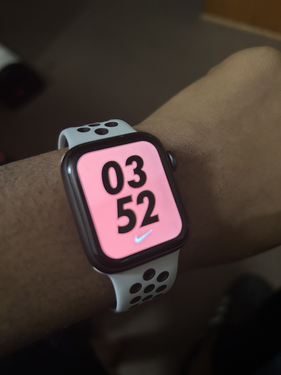 Apple Watch Nike SE (GPS) – 40mm Space Grey - photo 3