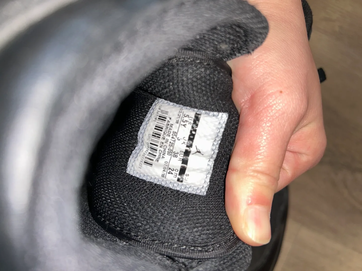 Nike Air Jordan 1 Retro Mid GS Triple Black Shadow  554725-050 image indicator(6)