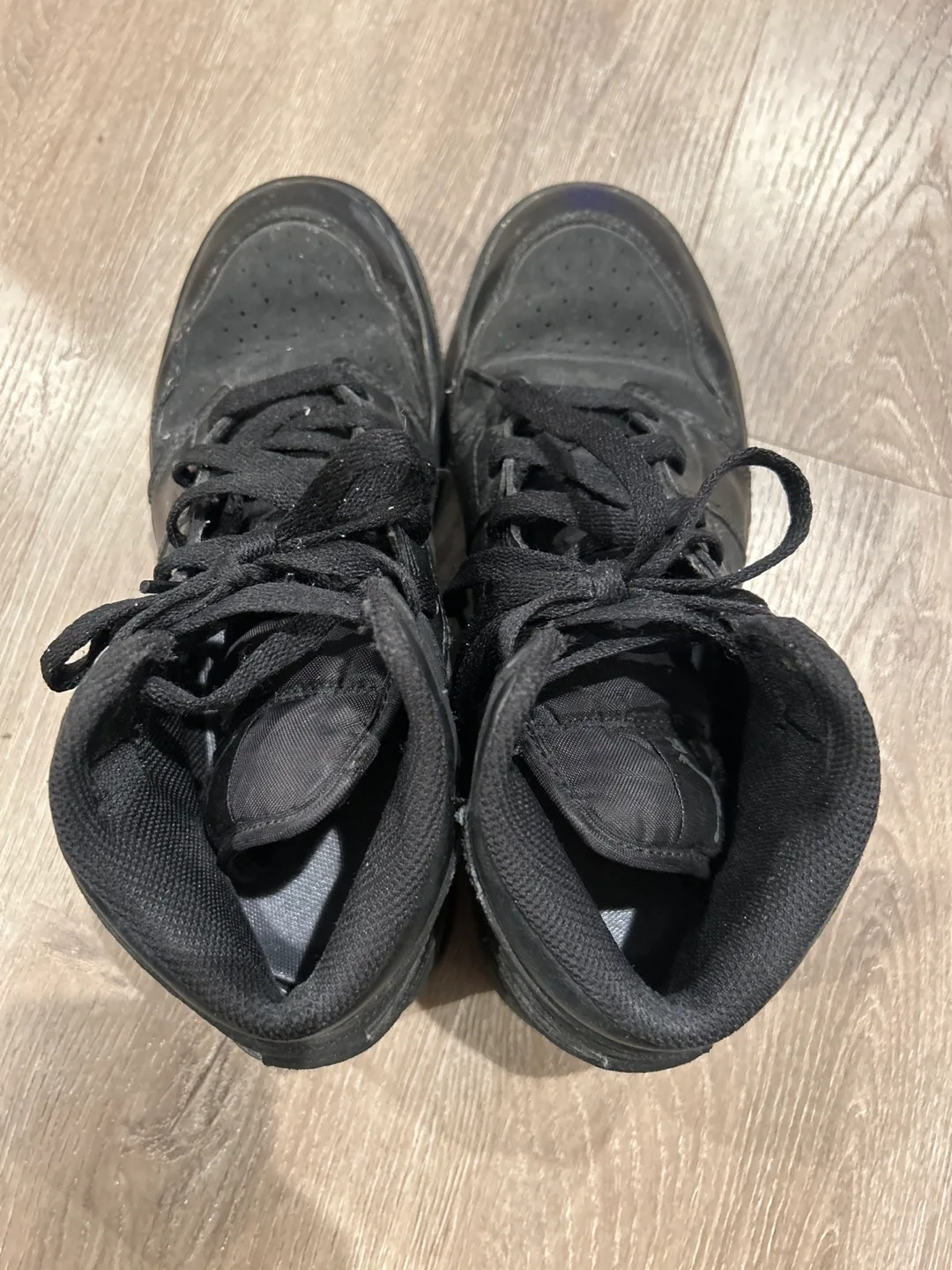 Nike Air Jordan 1 Retro Mid GS Triple Black Shadow  554725-050 image indicator(5)