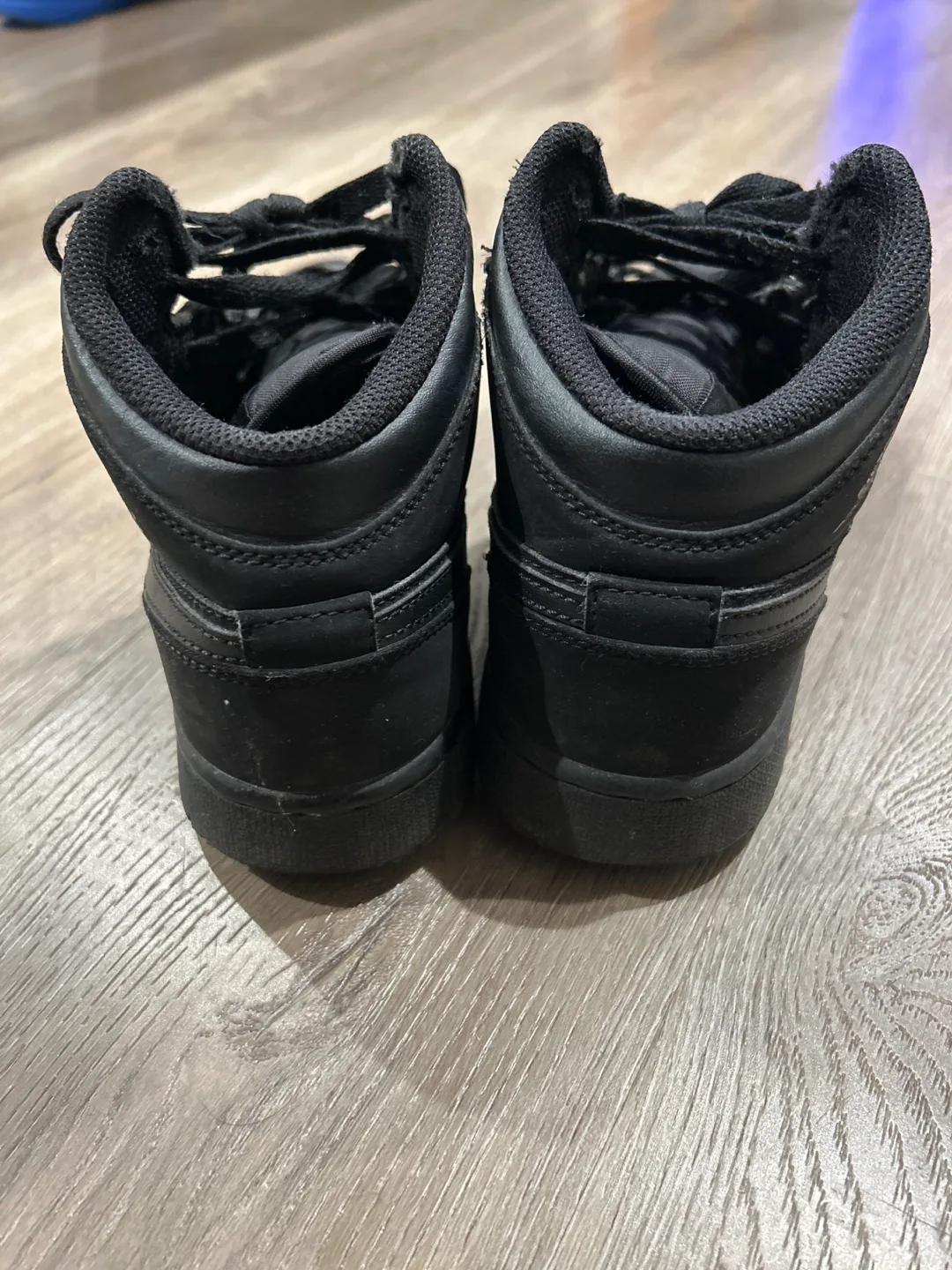 Nike Air Jordan 1 Retro Mid GS Triple Black Shadow  554725-050 image indicator(4)