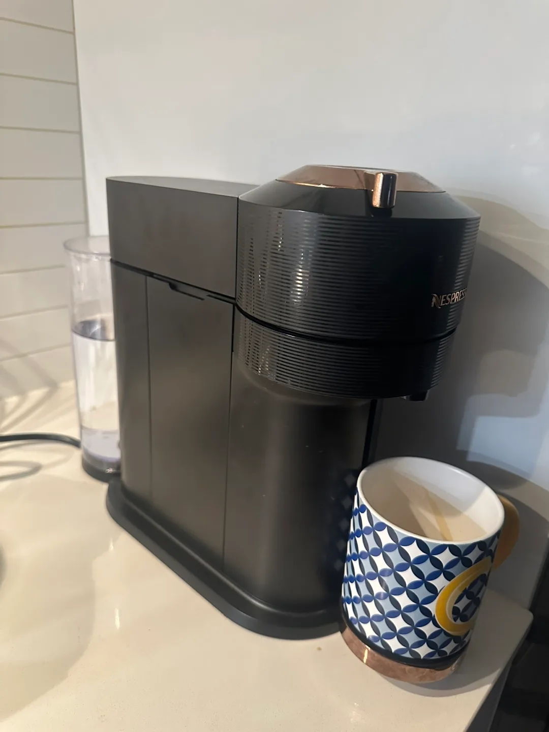 Nespresso Vertuo Next Coffee and Espresso Machine by De'Longhi image indicator(2)