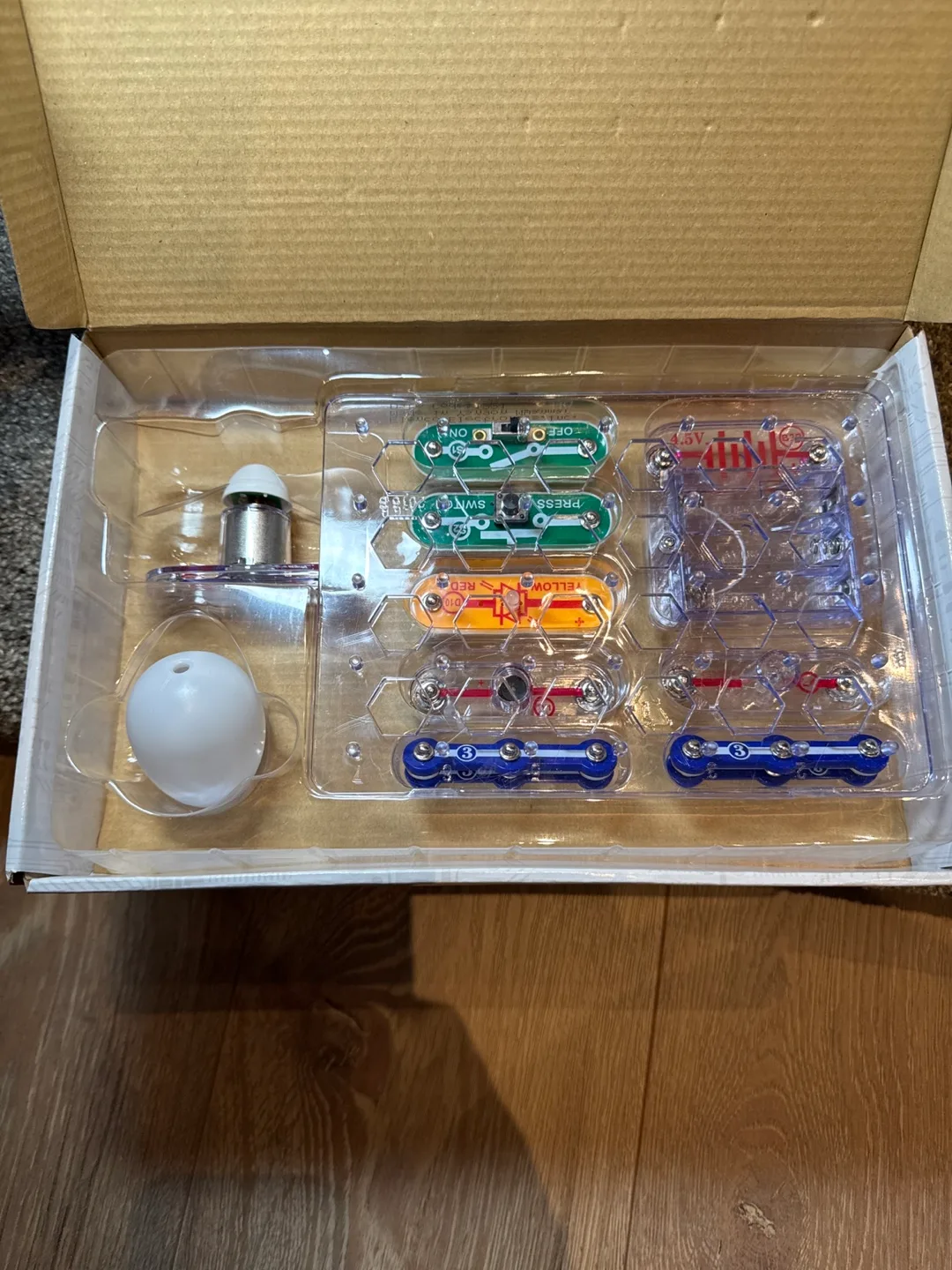 Snap Circuits Beginner Electronics Kit image indicator(2)