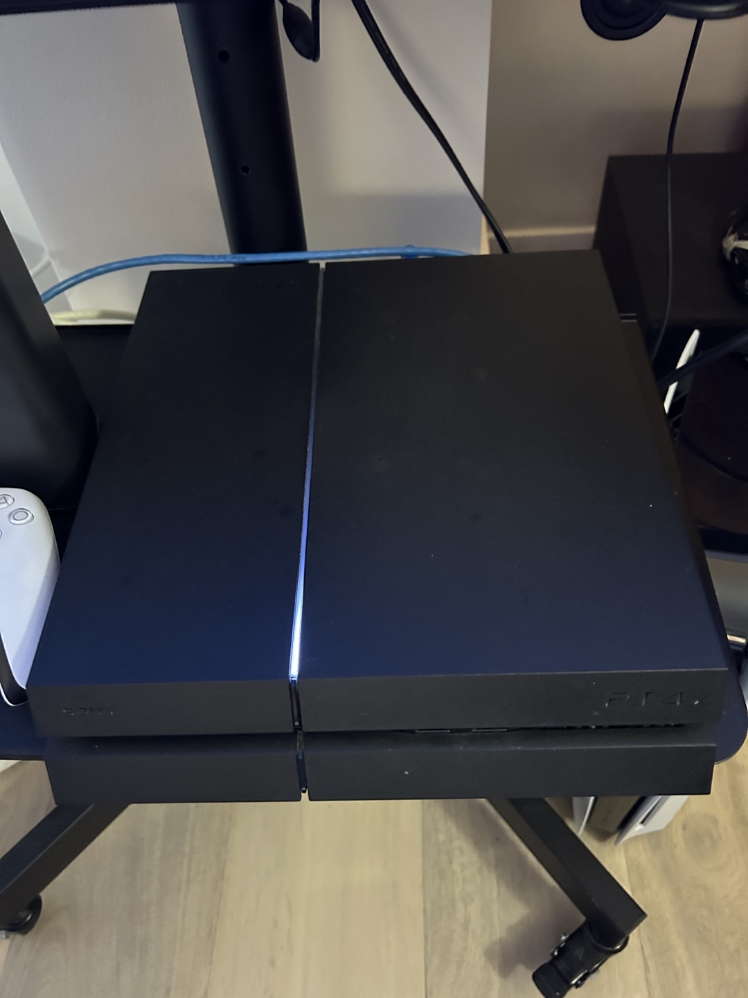 PlayStation 4 with original controller - photo 2