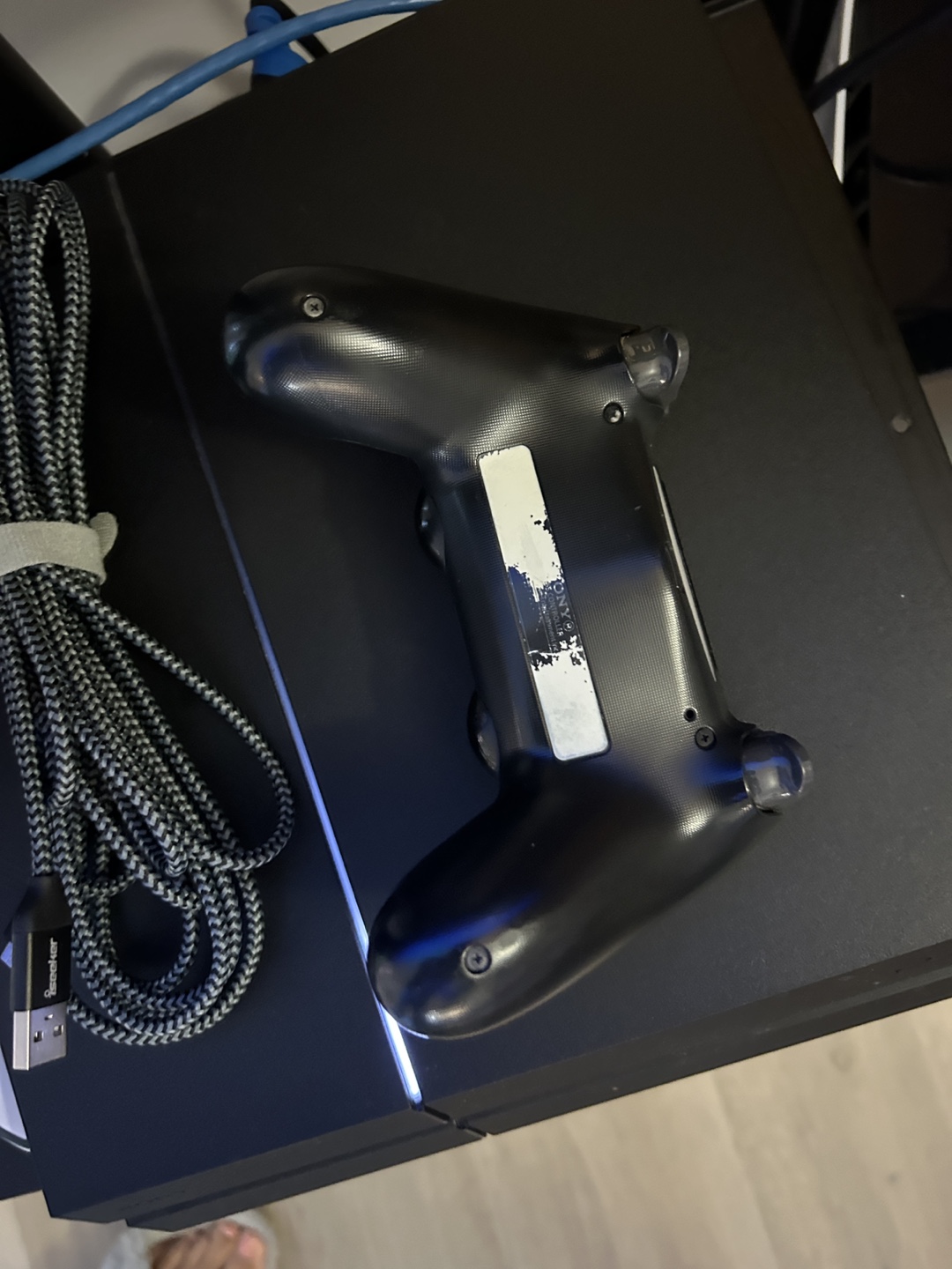 PlayStation 4 with original controller - photo 3