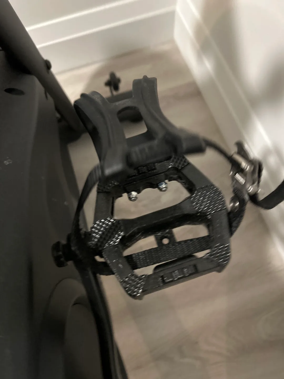 Echelon Ex-3 Smart Connect Spin Bike (moving, must go!) image indicator(5)