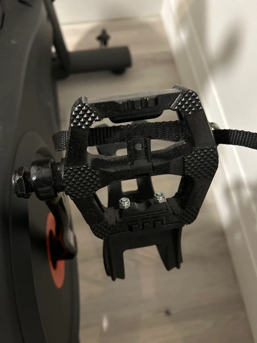 Echelon Ex-3 Smart Connect Spin Bike (moving, must go!) image indicator(4)