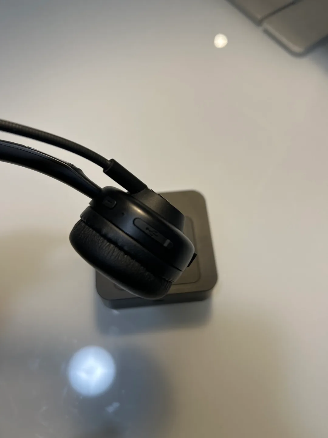 Wireless Bluetooth Headset with Charging Dock image indicator(4)