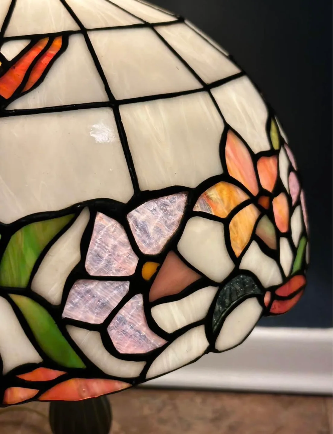 Large Tiffany Style Table Lamp Red Pink Stained Glass Roses image indicator(3)